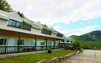 Attitash Motel & Suites Бартлетт Экстерьер фото